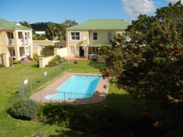 MUSTIQUE - 12